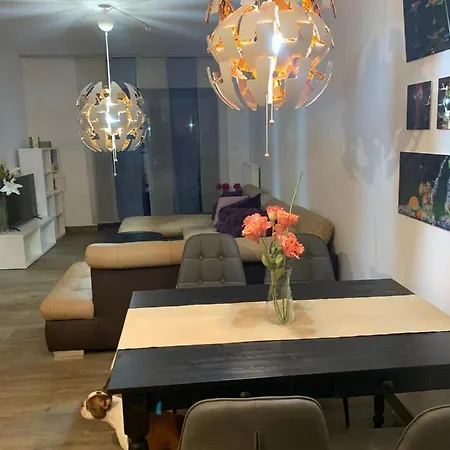 Ive's Golden Gardenia Seaside