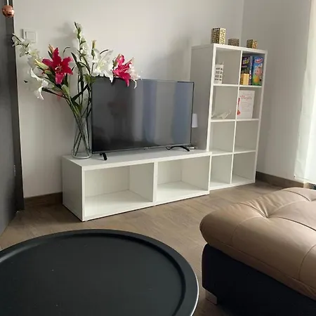 Ive's Golden Gardenia Seaside