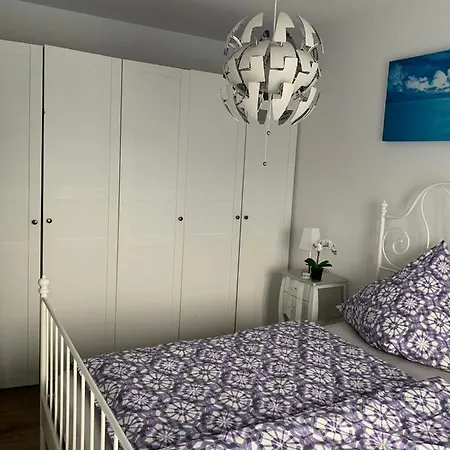 Ive's Golden Gardenia Seaside