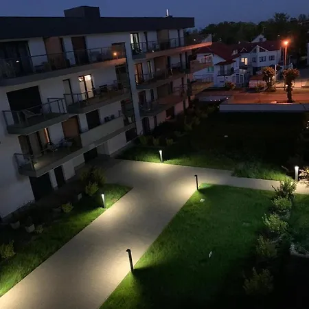 Ive's Golden Gardenia Seaside