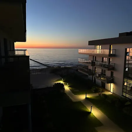 Ive's Golden Gardenia Seaside