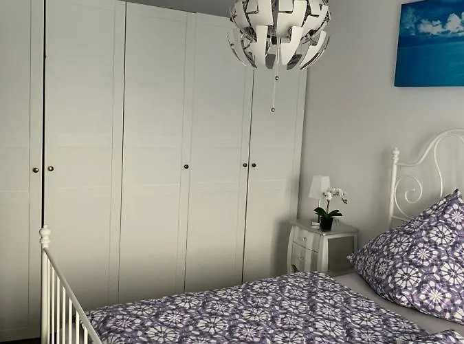 Ive's Golden Gardenia Seaside