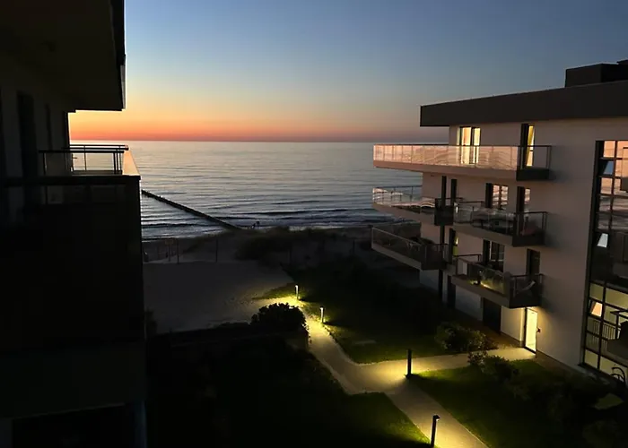 Ive's Golden Gardenia Seaside